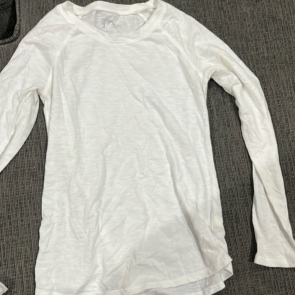 plain white sleeved shirt